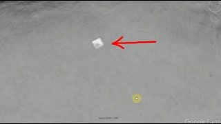 На днях исследователи лунной поверхности по фотографиям, с помощью сервиса «Google Moon», обнаружили в районе кратера Арат, свежие следы раскопок, а неподалёку в этой же местности располагается загадочный объект, который имеет форму