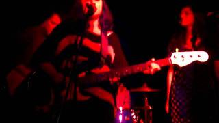 Louise Burns - What do you wanna do Live