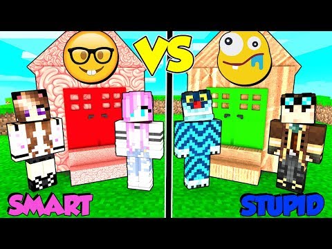 CASA INTELLIGENTE CONTRO CASA STUPIDA SU MINECRAFT!!