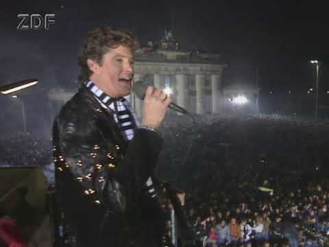 David Hasselhoff sings at the Berlin Wall (12/31/1989) in 4k - AI Upscaling and Interpolation Test