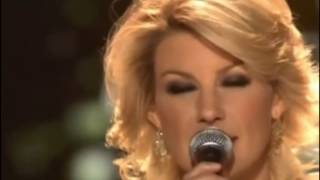 Faith Hill - Santa Claus is coming to town