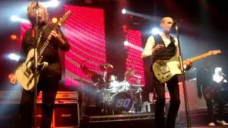 04 Status Quo - Mean Girl - Halifax Victoria Theatre 29.11.10 HQ
