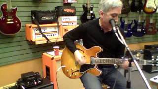 Video thumbnail for Traynor DarkHorse DH15H amp + DHX12 camp DEMO - 15 watt setting by Long & McQuade Musical Instruments