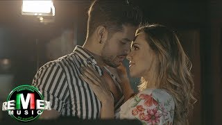 En la Cama Music Video