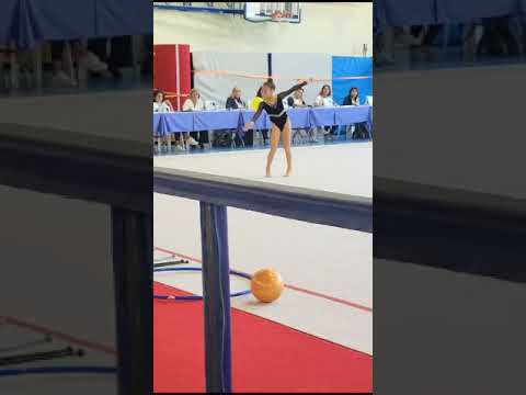 Nora. esercizio palla Gold indiv. 1°prova regionale