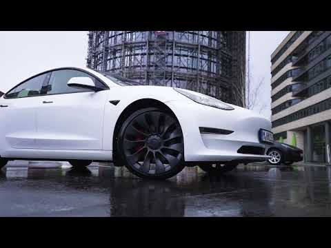 Profitez d'une location premium Tesla chez SIXT