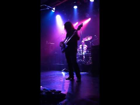 Legendary bassist Trevor Bolder shredding and shredding and shredding