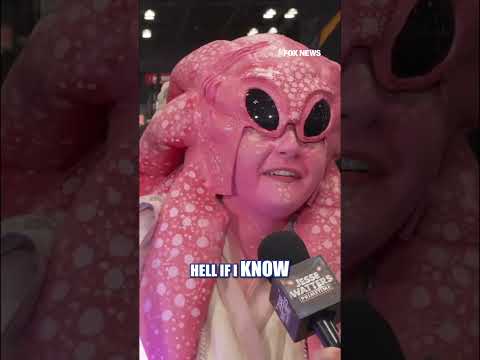 Comic Con cosplayers weigh in on politics #comiccon #shorts #politics #nyc