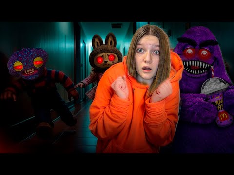 Sunt URMĂRITĂ de JUCĂRII