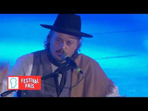 Adrián Maggi at Cosquín 2023. Postcards from the mountains. The singer must be free.