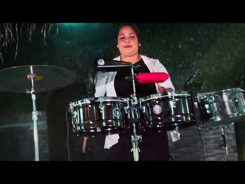 Adriana Del Valle - "Solo tu me haces feliz" (En Vivo)