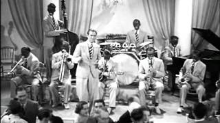 Young &amp; Innocent (1937) - Restaurant Shot