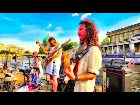 DR. PHIL HARMONIC #3 "Let's Didgeri-Do it!" - Fantastic Street Music at James-Simon-Park Berlin