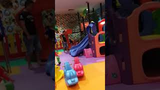 preview picture of video 'Eklesia bermain di mall giant balikpapan'