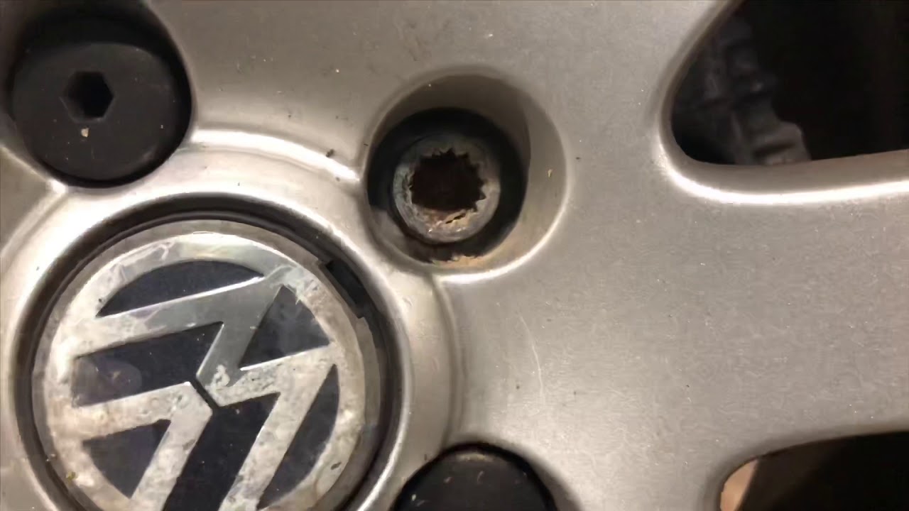 Watch Volkswagen Cómo quitar las tuercas de seguridad de la llantas. Now Volkswagen Cómo quitar las tuercas de seguridad de la llantas.