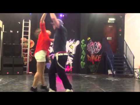 Pedrinho Mattos and Julia Toledo