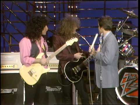 Dick Clark Interviews The B'zz - American Bandstand 1982