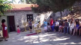 preview picture of video 'Πλάνα από την εκκλησιαστική λειτουργία το Δεκαπενταύγουστο στην Κερπινή'