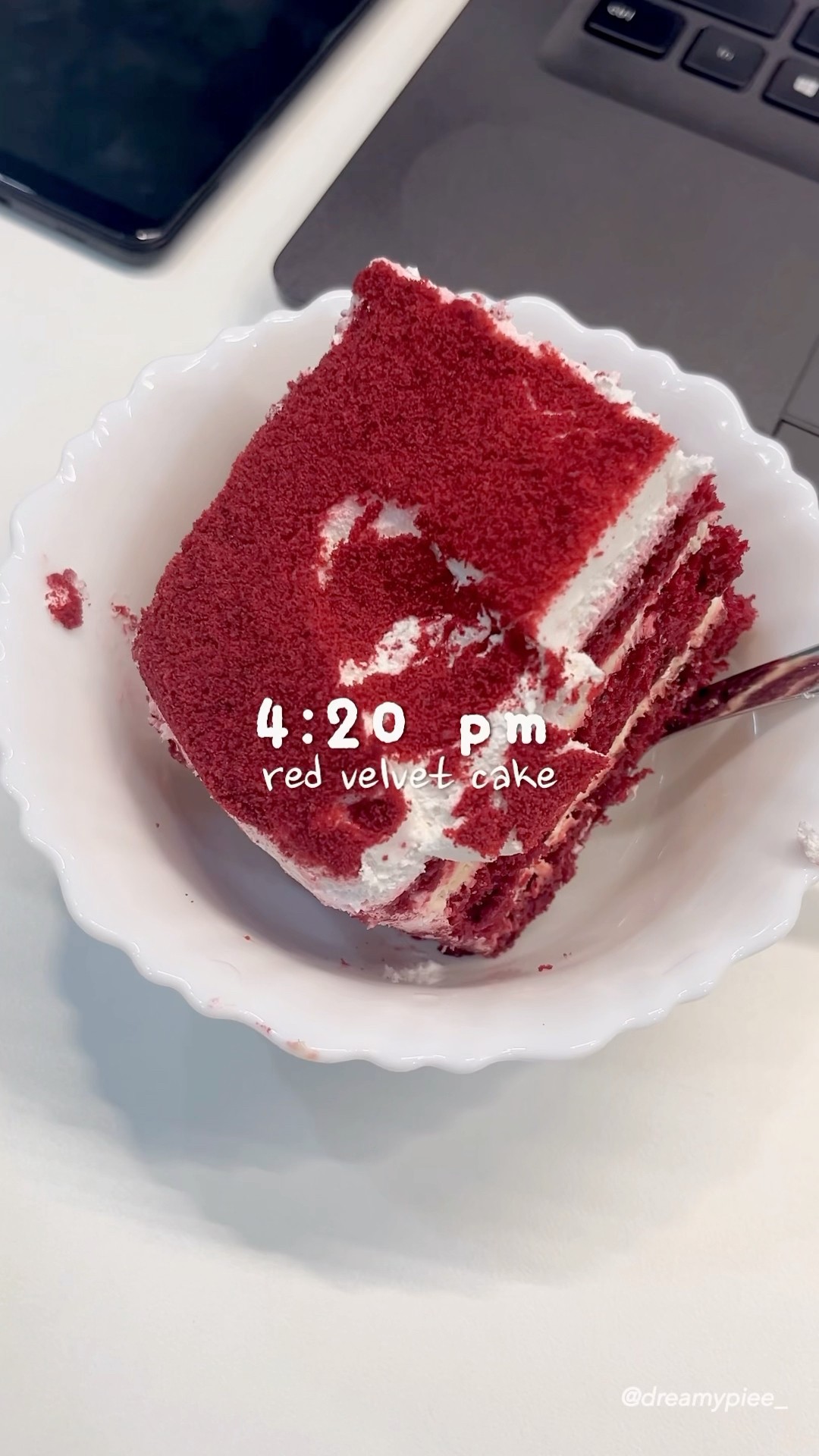 Hari ini, mari kita intip pilihan makananku yang menggugah selera! 👩🏻‍💻🍰 Siap-siap terinspirasi!