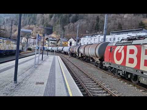 Durchfahrt des Direktgüterzug (DG) 54452 am 04.03.2023 in Zell am See