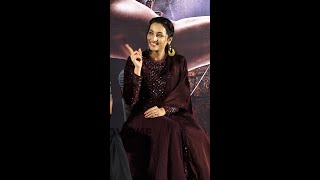 Download lagu மூஞ்சில தண்ணி ஊத்திட்டாரு 🤣 #shorts #tamilcinema #cobra #vikram #kollywood #latestpressmeet #latest mp3