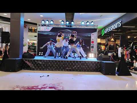 291022 VIVIC cover K-Pop - Blue Flame + Hype Boy @Robinson Motor Show Cover Dance Contest 2022