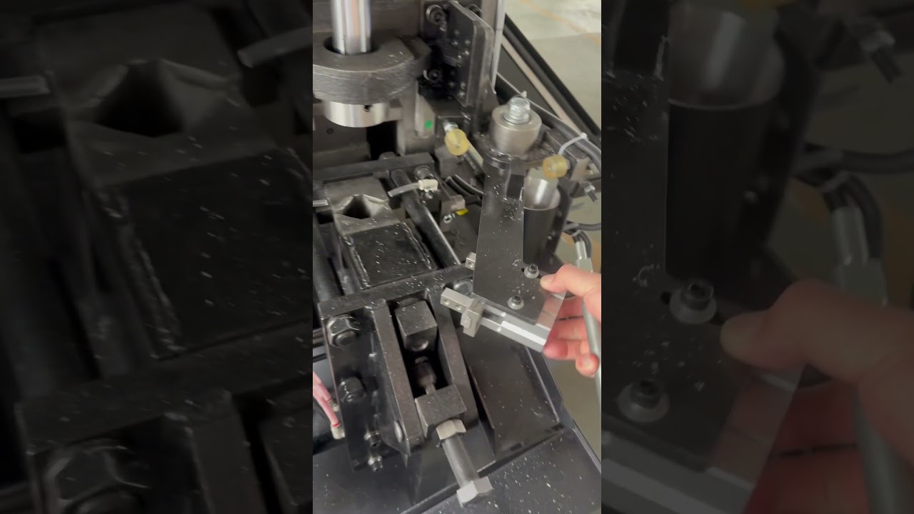 Double-head vertical tapping machine, no need to reverse after tapping