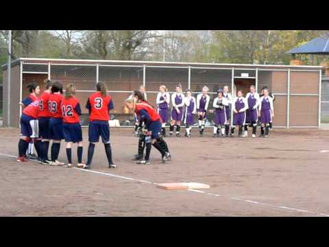 Yell tijdens softbalwedstrijd HCAW - Sparks