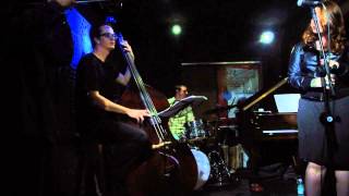 Winter Bossa Nova (Babi Mendes) - Jazz nos Fundos (2013)