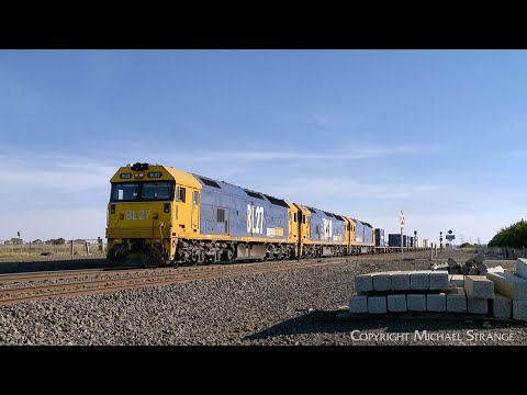 7902V Mildura Container Train With BL27 BL30 G525 At Railway Crossing (29/5/2024) - PoathTV Railways