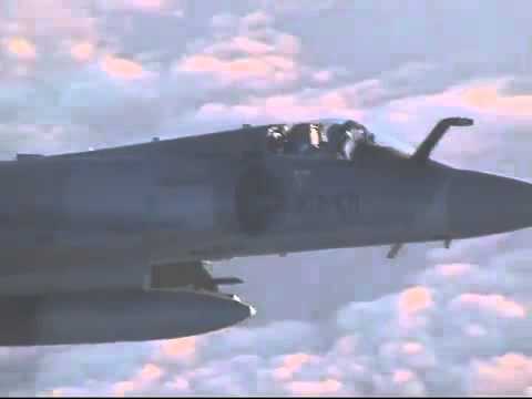 Quand Un Mirage 2000 Rencontre Un Avion De Ligne = controle en vol...DL.flv