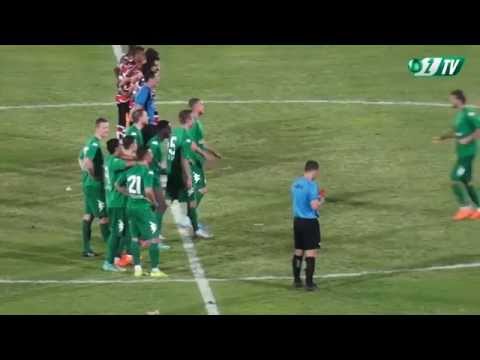 Юрий Кендыш забивает пенальти Паненкой