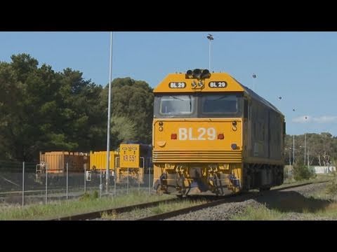 Steel Train in Australia - Pacific National Broad Gauge Railway - PoathTV