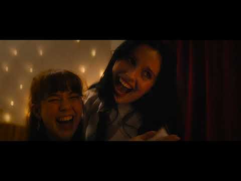 Lucia & The Best Boys ft Lauren Mayberry - Lonely Girl (Official Music Video)