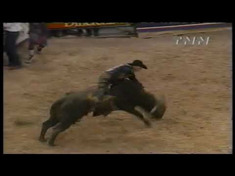 Roddy Brown bucks Cauy Hudson - 99 PBR Finals