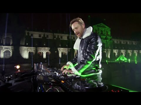 法國DJ大衛-蓋塔告訴歌迷 "打疫苗 (French DJ David Guetta tells fans to 'get the vaccine')