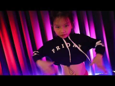 EVERGLOW[DanceCover] - น้องเอลลี่ - ครูผู้สอนครูเฟื่อง World Star Academy