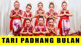 Download lagu Tari PADHANG BULAN - Kelas B Kelompok 3 - Sanggar Tari Pondok Seni Dika mp3