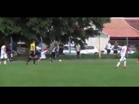Corre muito esse muleque,futuro seleça em