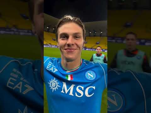 l'esultanza di  Zerbin al premio di miglior in campo in Napoli Fiorentina è bellissima 🤣🔥⚽️💙