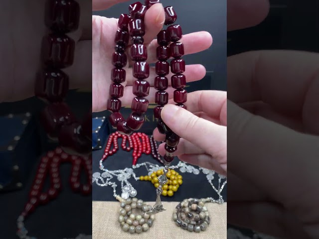 سبحة مسكي باللون الكرزي المائل للاسود , مع شرابة ب...