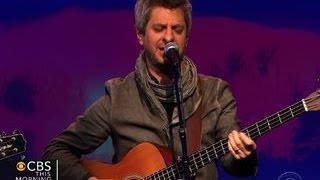 Mike Gordon performs &quot;Tiny Little World&quot;
