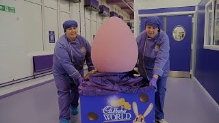 Cadbury präsentiert riesiges 55-Kilo-„Mega Mini Egg“ vor Ostern