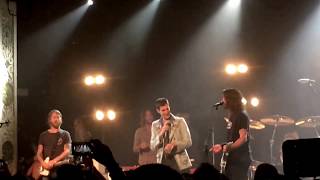 Foo&#39;s Addiction—Perry Farrell and Foo Fighters play &quot;Mountain Song&quot;