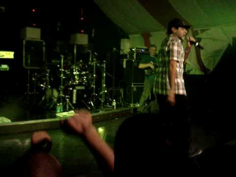 Sud Sound System Catanzaro 6senso -00 apertura (bassista)