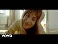 Macaco, Rozalén - La Distancia (Un Nuevo Significado) Macaco, Rozalén - La Distancia (Un Nuevo Significado)
