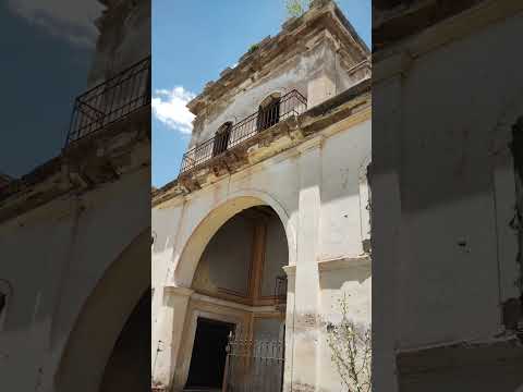 visitando el castillo abandonado en la Toma San luis