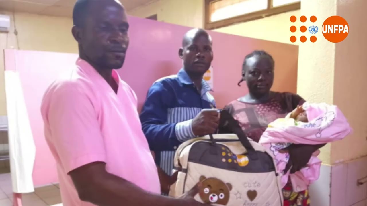 Aider les femmes à donner la vie. Le combat de Junod, maïeuticien de l'UNFPA. 