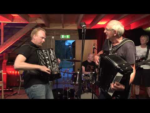 Sigmunds - Selbu champagne - Bälgspel vid landsvägskanten