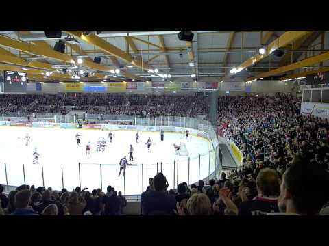 10.01.2014, Fischtown Pinguins vs. EVL Landshut: Einfach mal hüpfen... ;)